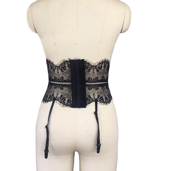 Sexy Black Chantilly Lace High Waisted Garter Belt - Picture 4 of 8